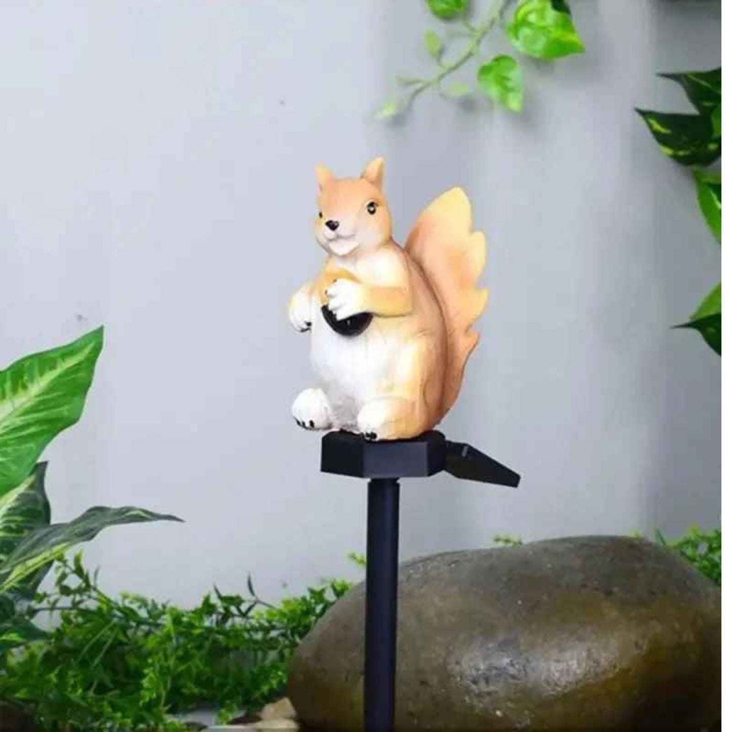 Lampe solaire écureuil courtil